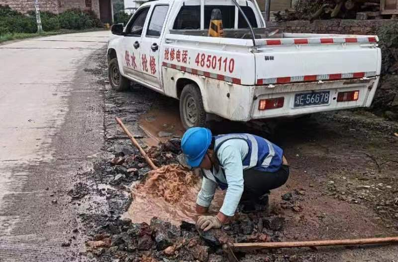 新宁县城乡供水公司：五一假日坚守岗位，全力保障城乡安全用水