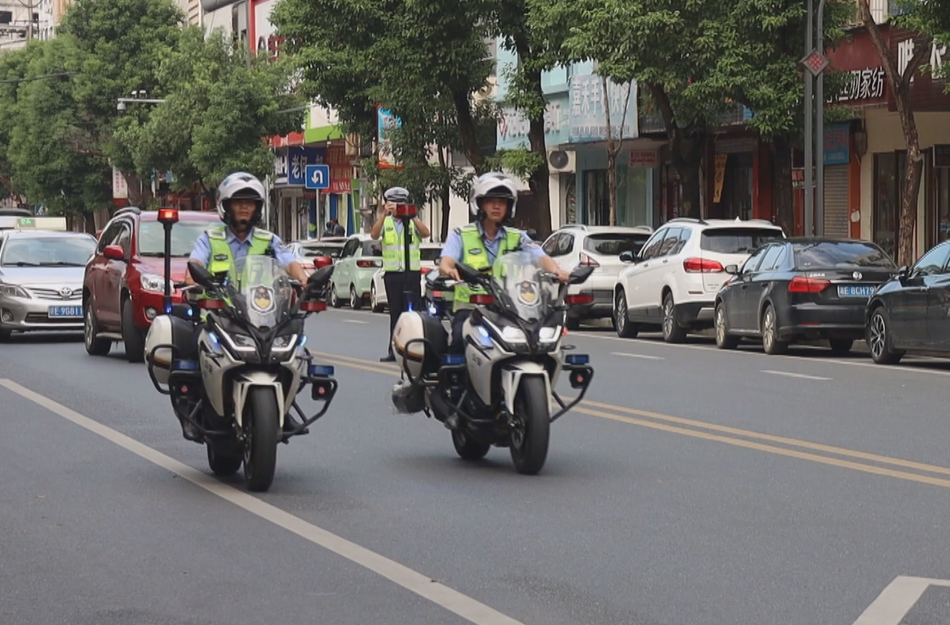 为新学期护航，新宁交警在行动！