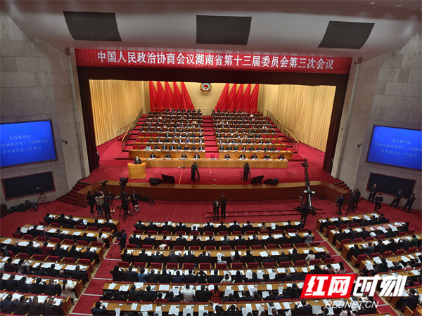 两会红评：深化改革谋发展，释放动能著新篇
