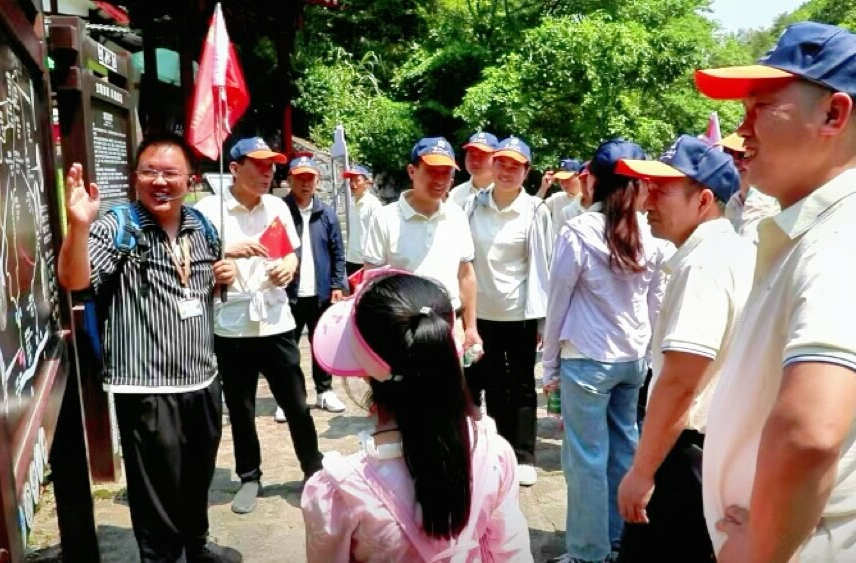 《微光成炬 匠心筑梦》——劳模风采系列报道之周高：以匠心宣扬丹霞山水