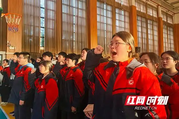 好評中國丨以愛護(hù)考，傳遞社會的溫暖與正能量