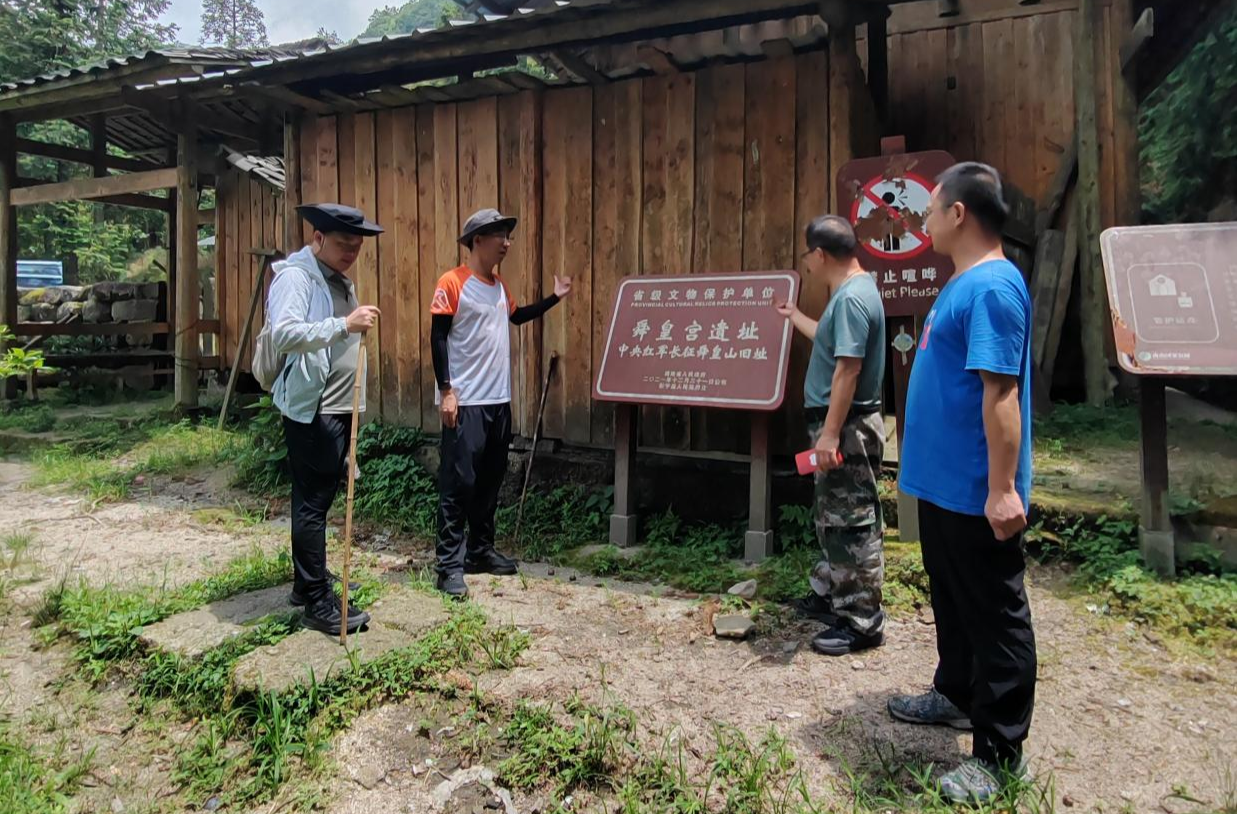 彭洪兵到舜皇山開展巡林工作