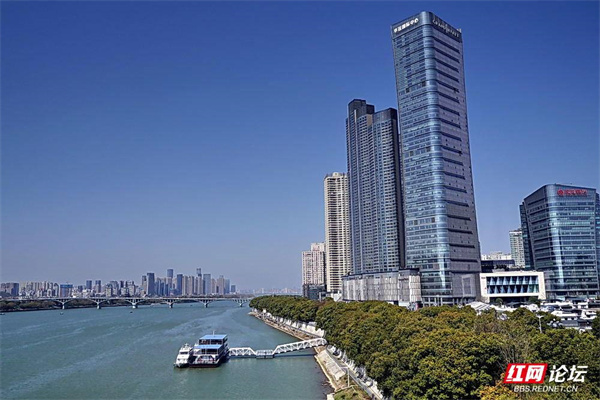 好評中國丨鋪展“人民與城市共發展”的時代畫卷