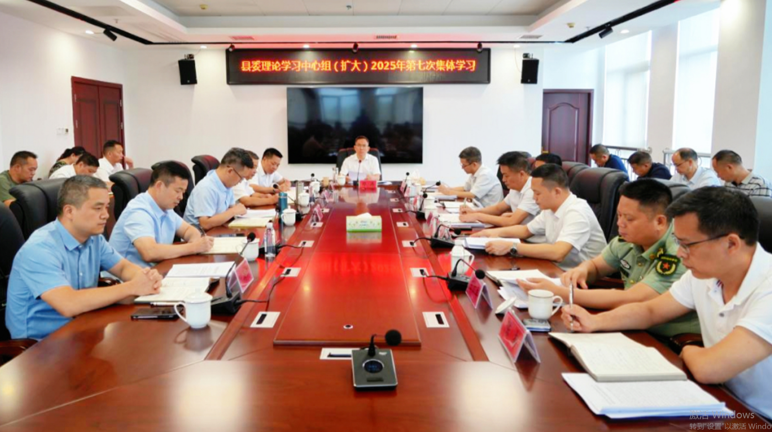 县委理论学习中心组（扩大）举行2025年第七次集体学习