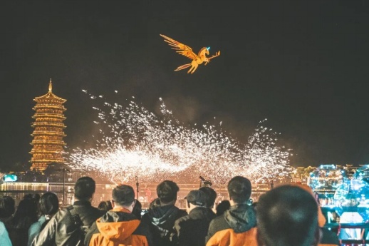 好评中国丨“五一”出行，激活假日经济“新动能”