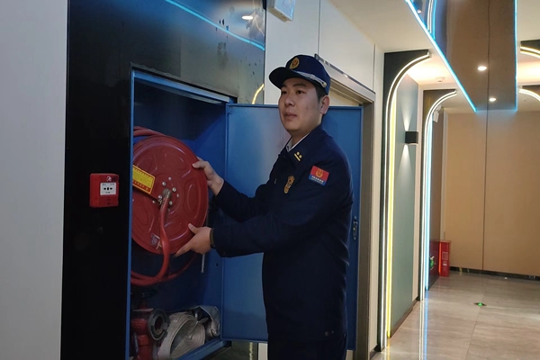 新宁县消防救援大队深入人员密集场所开展消防产品专项监督检查